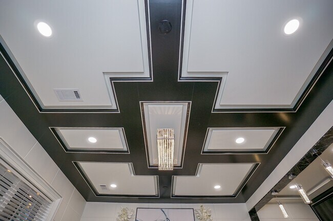 Building Photo - 5711 Sugar Hill Dr