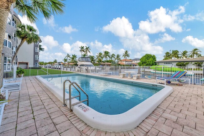 Building Photo - 3121 NE 51st St