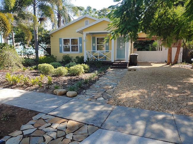 Building Photo - 1605 N Osceola Ave