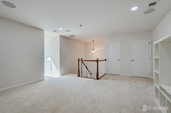 Building Photo - 14 Hyacinth Ln