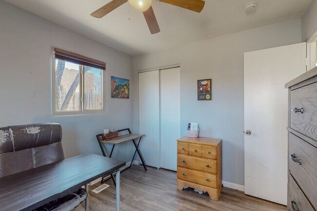 Building Photo - Charming NE Heights 3 Bedroom 2 Bath