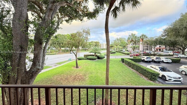 Building Photo - 1811 Sabal Palm Dr