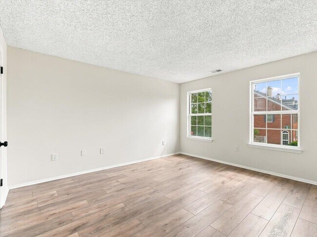Building Photo - 10 Cottonwood St