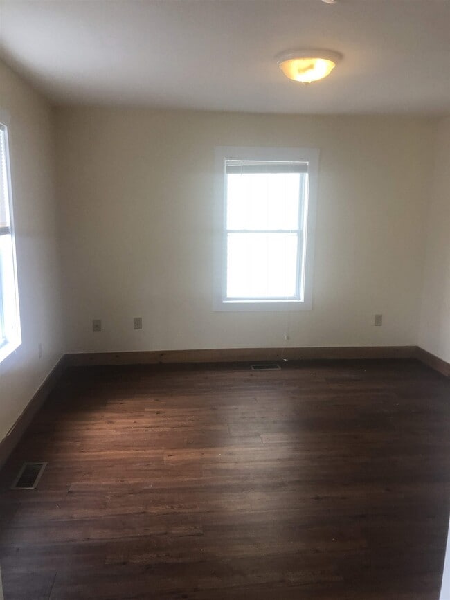 Building Photo - 17 Elm Ct