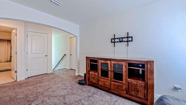Building Photo - A stylish and modern single-family home wi...