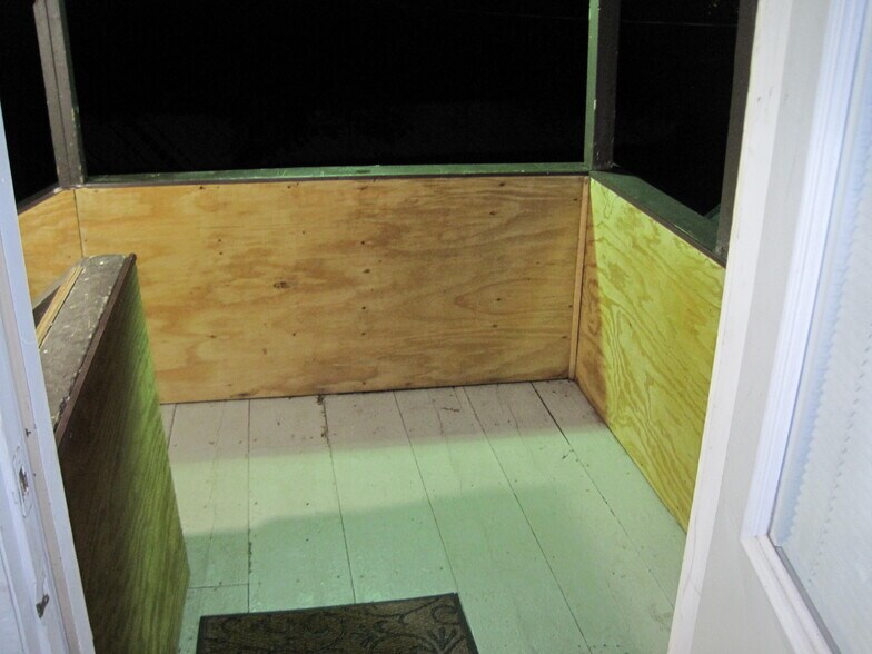 Building Photo - 1138 E Madison St