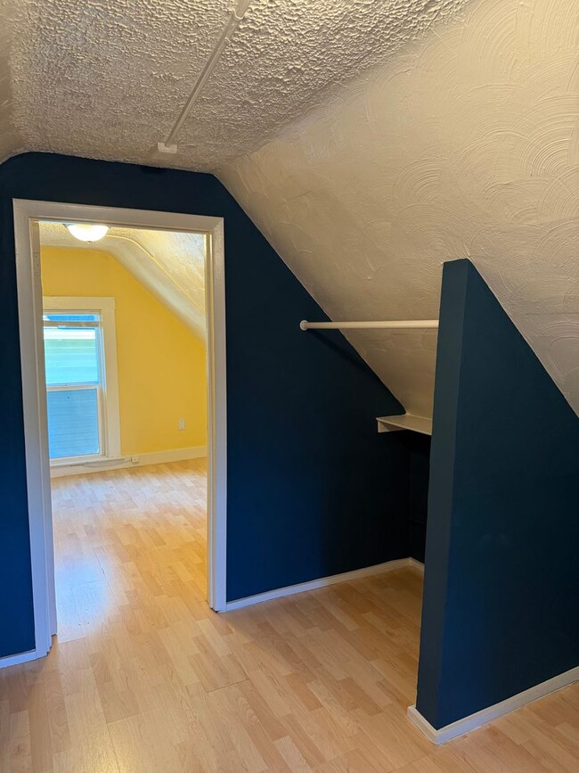 Building Photo - Cozy 2 Bedroom 1 Bath Home