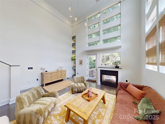 Building Photo - 420 Queens Rd