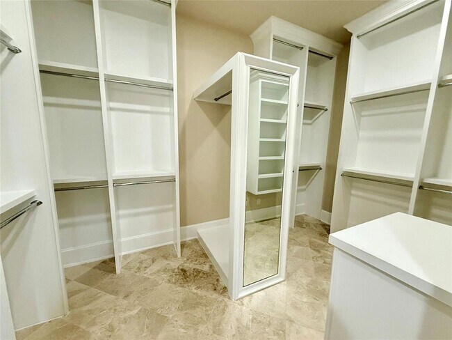 Building Photo - 25627 Fleming Lodge Ln