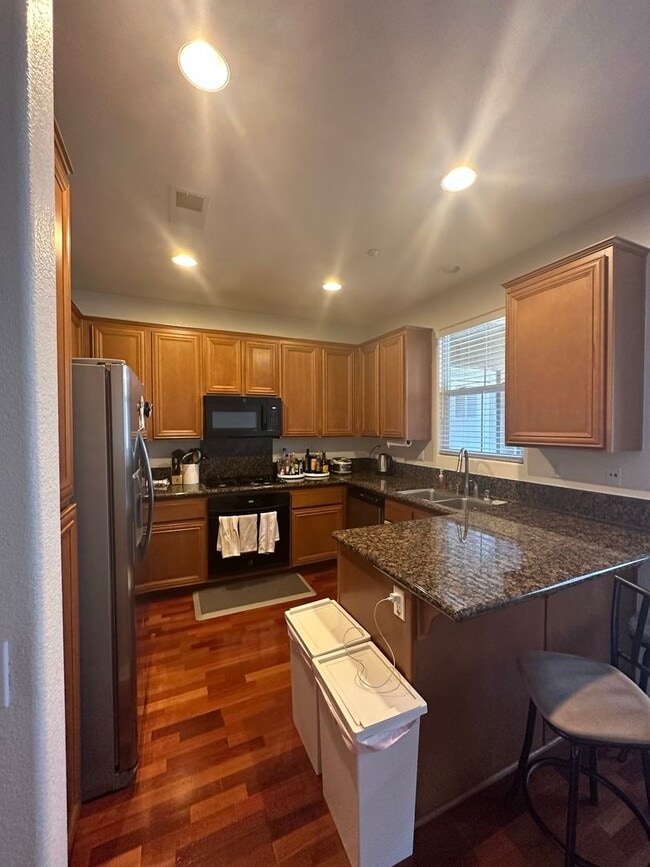 Building Photo - Stunning 3-Bedroom, 2.5-Bath Townhome in the Heart of Torrey Highlands – A Must-See!