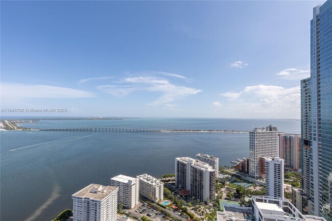 Building Photo - 1300 Brickell Bay Dr