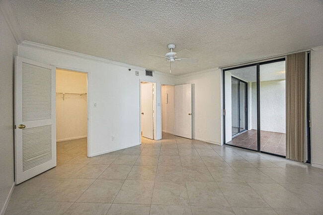 Building Photo - 1915 Lavers Cir