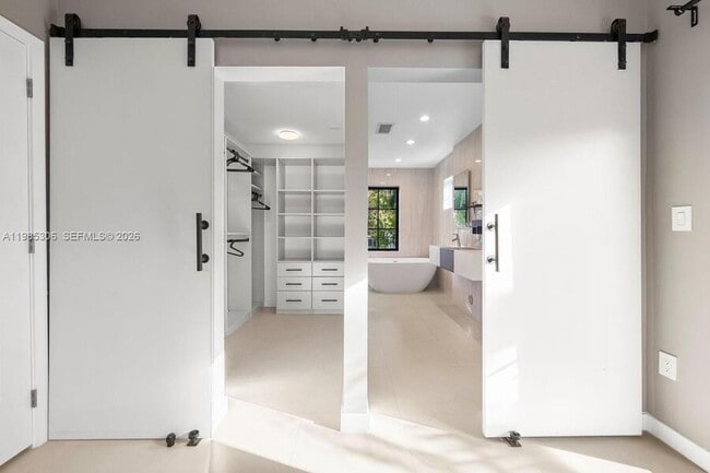 Building Photo - 151 NE 43rd St