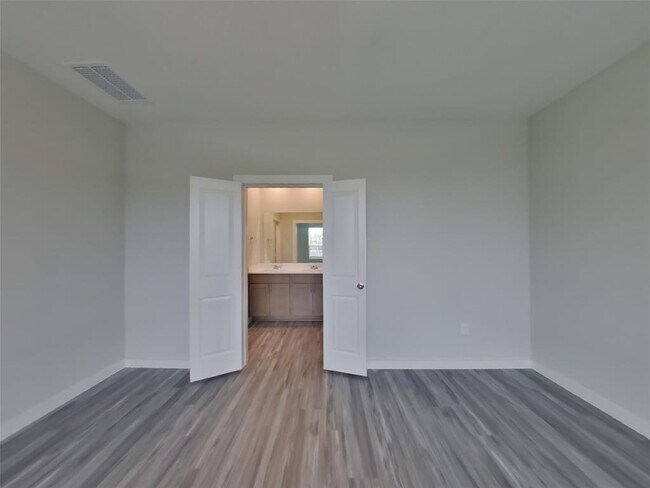 Building Photo - 557 Raglands Rd