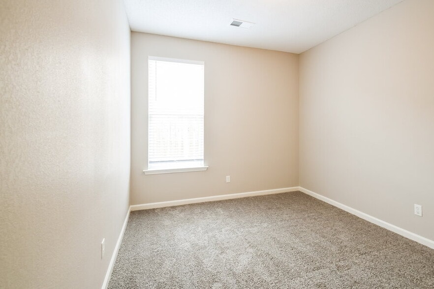Building Photo - 9973 Fox Run Dr