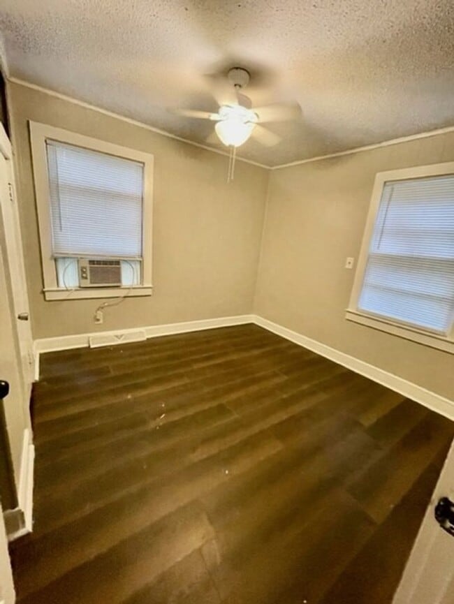 Building Photo - Adorable 2 bedroom 1 bath home . Located i...