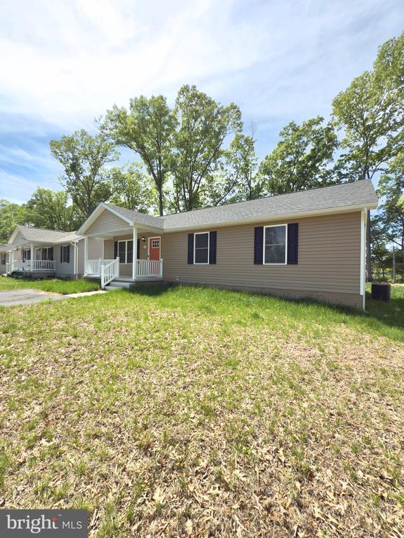 Building Photo - 65 Oak Ln