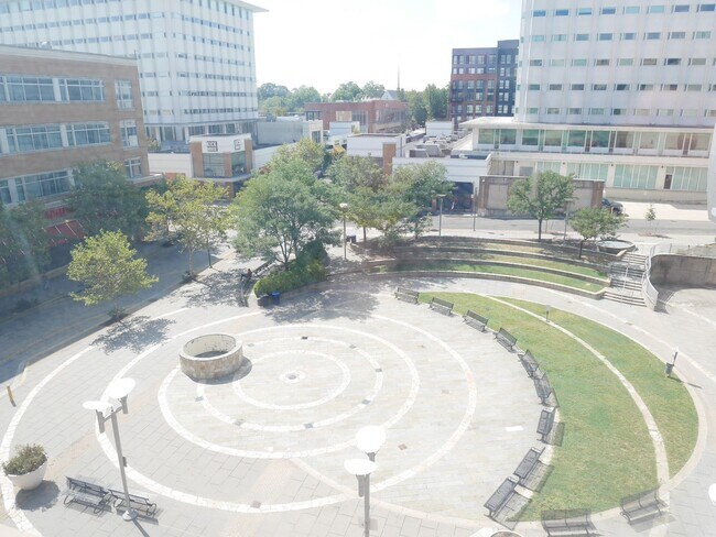 Building Photo - Modern 1-Bedroom Condo in One Independence...