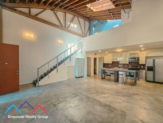 Building Photo - 1 Bed 1.5 Bath Loft in Desired Emeryville/Oakland Neighborhood
