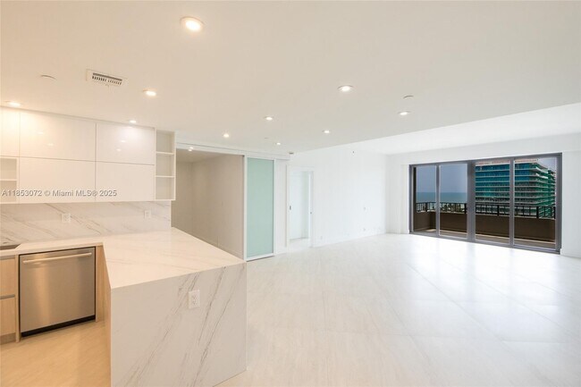Building Photo - 201 Crandon Blvd