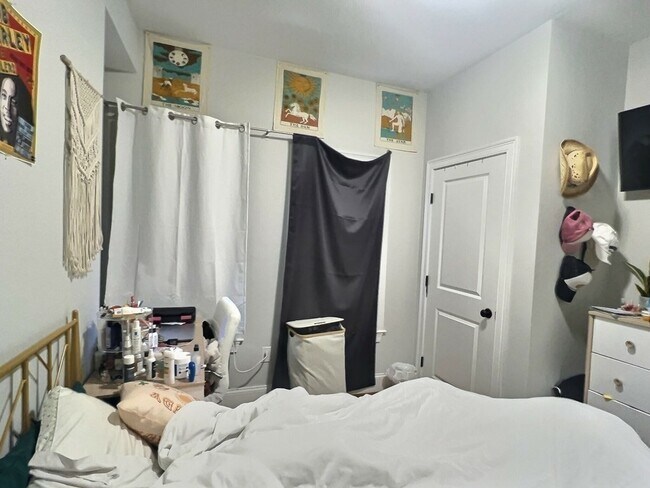 Building Photo - 260 Paris St