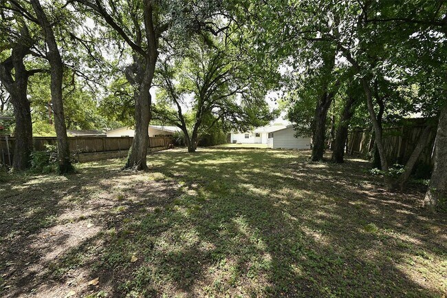 Building Photo - 2110 Westover Rd