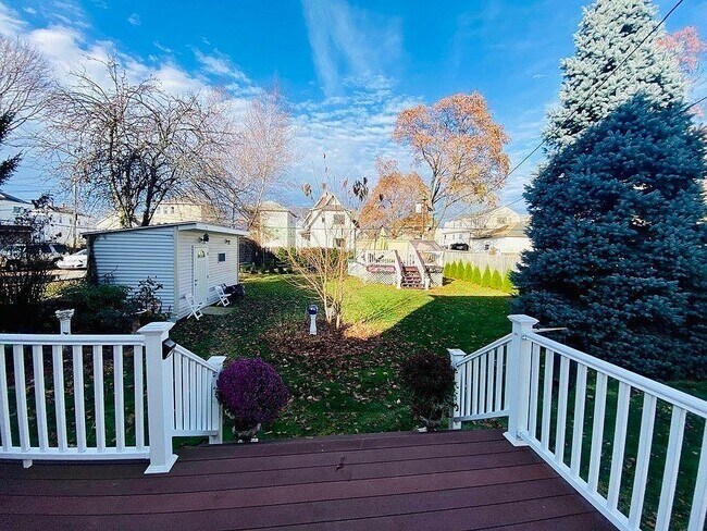 Building Photo - 18 Fairbanks St