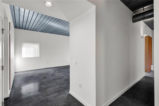 Building Photo - 620 Glen Iris Dr NE