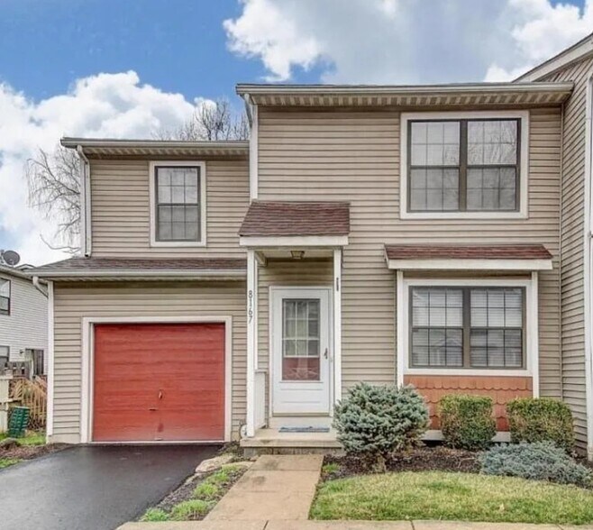 Quite End Unit Townhome - 8167 Newark Ave