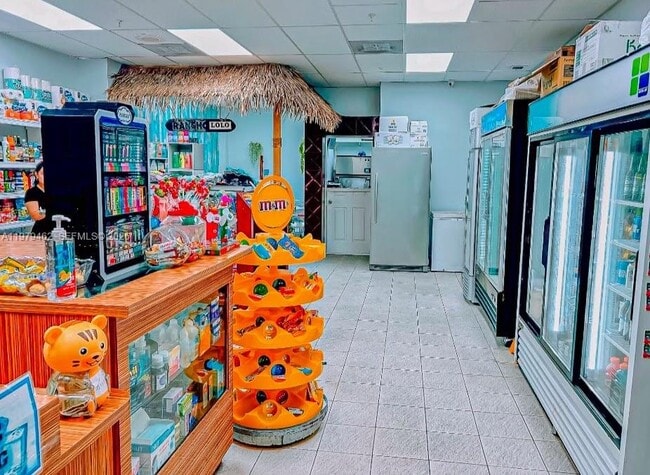 Building Photo - 2030 S Ocean Dr