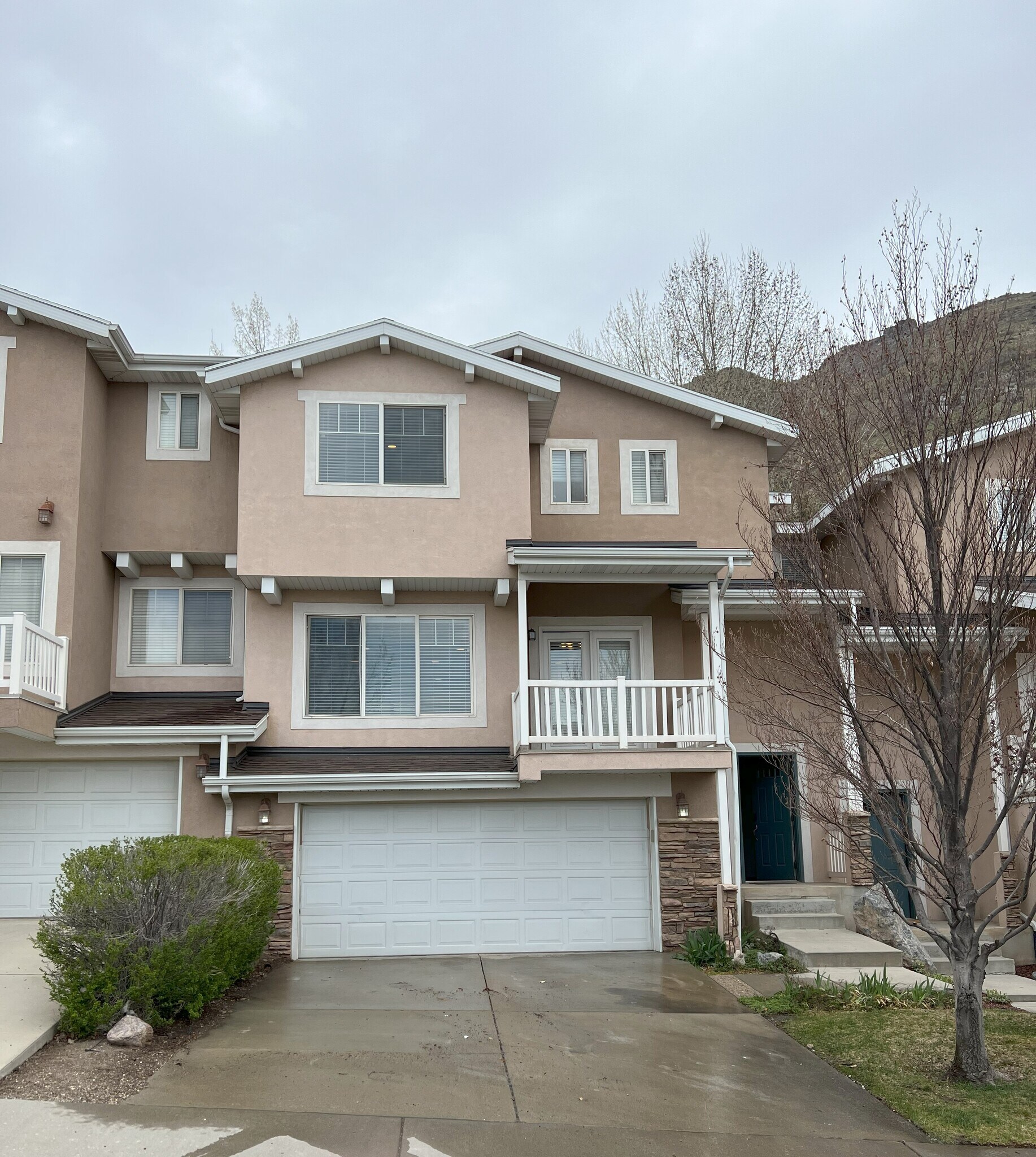 Building Photo - 1251 Alpine Way
