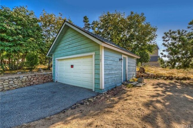 Building Photo - 1165 Saturn Way