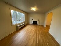 Building Photo - 206 Eastwood Ave