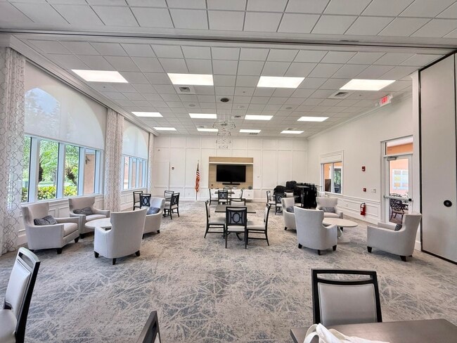 Building Photo - 12120 SW Elsinore Dr