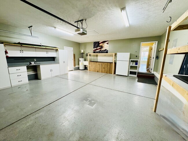 Building Photo - 932 Eaglet Cir