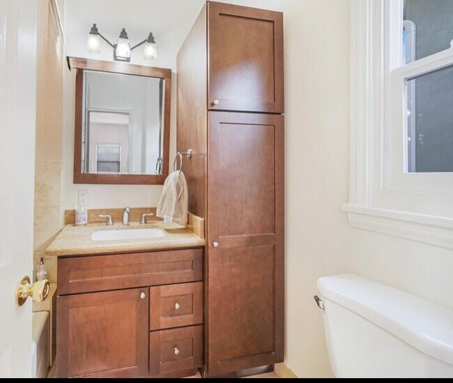 Building Photo - 1611 Talmadge St