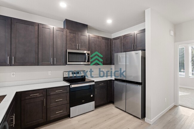 Building Photo - "Spacious 3-Bedroom Luxury Townhouse in Everett with 3 Full Baths"
