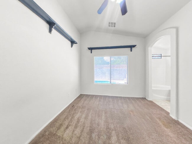 Building Photo - Comfortable 3-Bed, 2-Bath Home