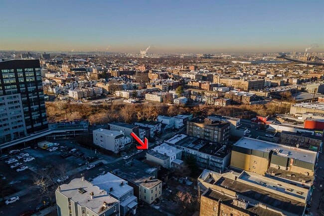 Building Photo - 114A Cottage St