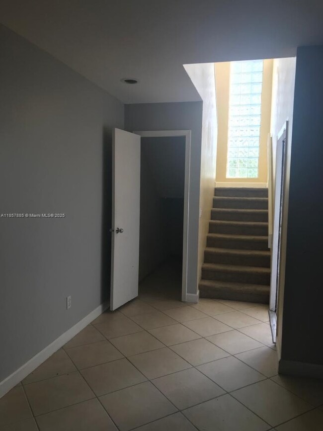 Building Photo - 5150 Elmhurst Rd
