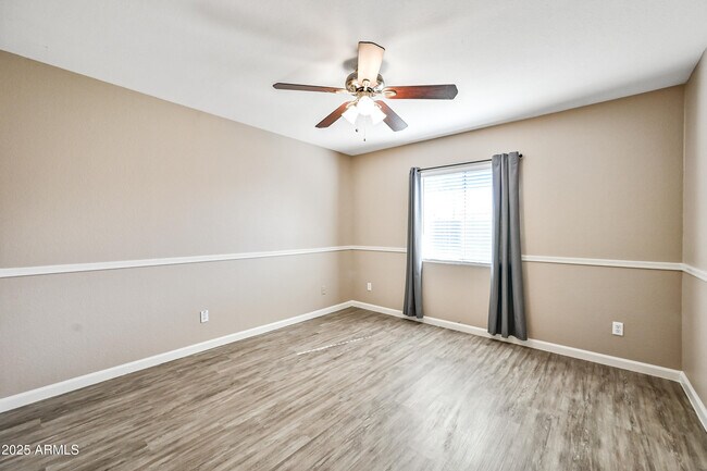 Building Photo - 757 E Wildhorse Dr