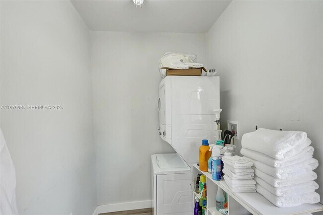 Building Photo - 19625 NW 6th Pl