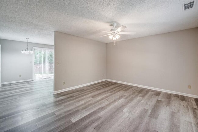 Building Photo - 4084 Hidden Hollow Dr