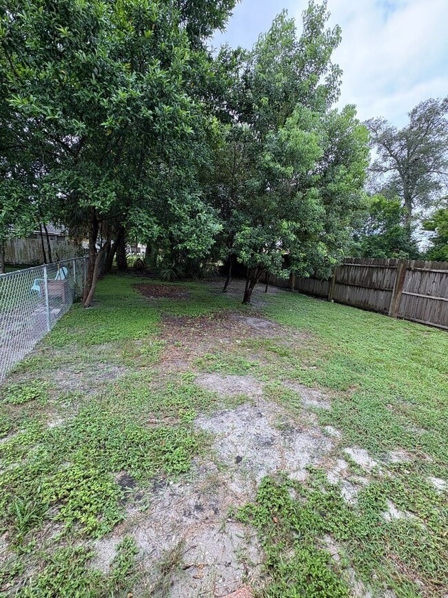 Building Photo - Renovated 3 bedroom house in the heart of ...