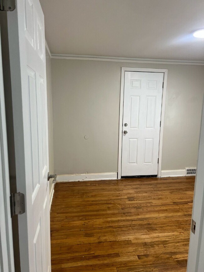 Building Photo - 3-Bedroom Gem on Indiana St with Spacious ...
