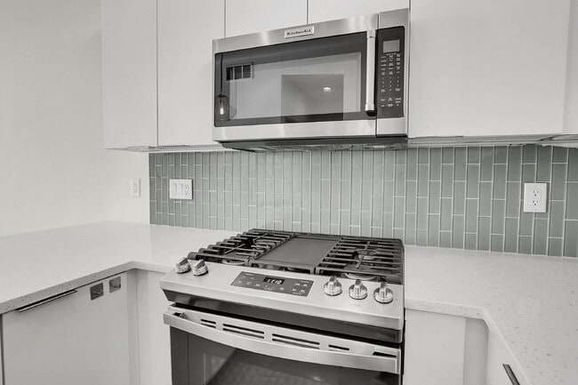 Building Photo - $3,100.00 - 2 Bedrooms, 2.2 Bathrooms, Townhouse in Denver with Roof Deck!