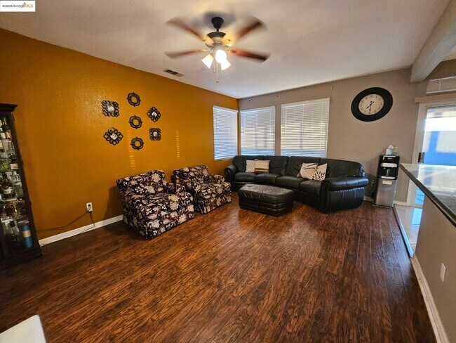 Building Photo - 2236 Newport Ct