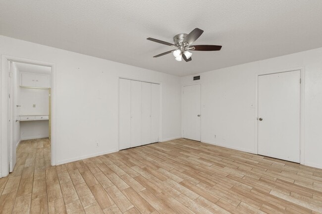 Building Photo - Spacious 3 bedroom, 2 bathroom home in the...