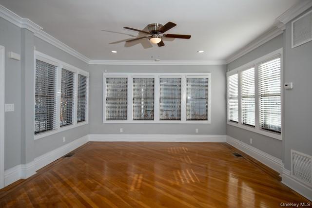 Building Photo - 576 Scranton Ave