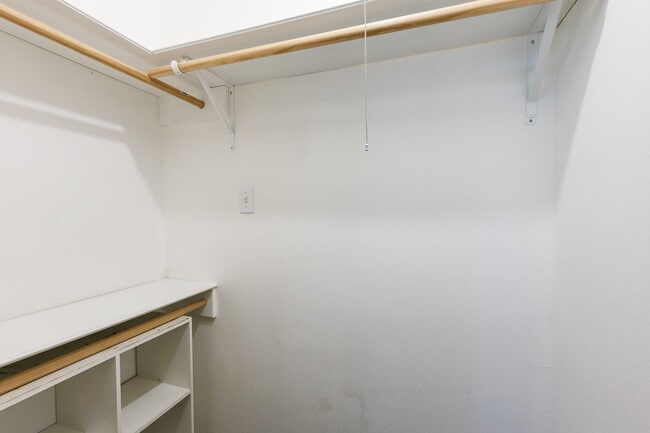 Building Photo - 4 Bedroom in Tech Terrace